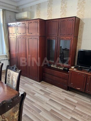 2 otaqlı Köhnə tikili, Elmlər Akademiyası m., Bakı