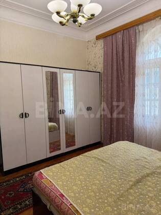 3 otaqlı Köhnə tikili, Nizami m., Bakı