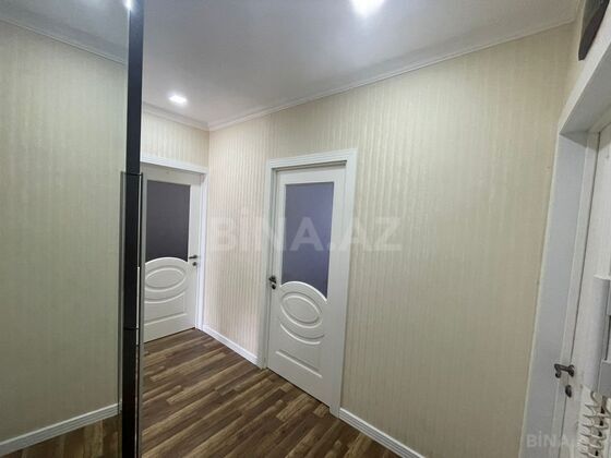4 otaqlı Köhnə tikili, 9-cu mikrorayon q., Bakı