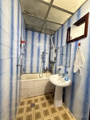 3 otaqlı Köhnə tikili, Həzi Aslanov m., Bakı