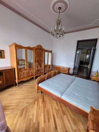 6 otaqlı Köhnə tikili, Sahil m., Bakı