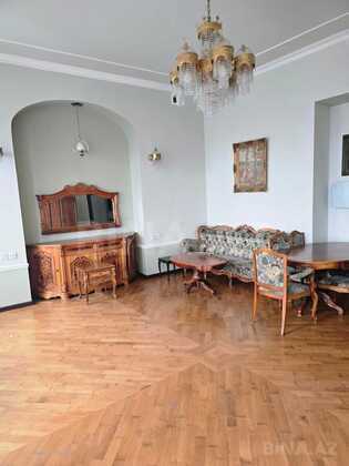 6 otaqlı Köhnə tikili, Sahil m., Bakı