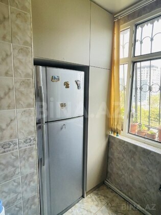3 otaqlı Köhnə tikili, Memar Əcəmi m., Bakı