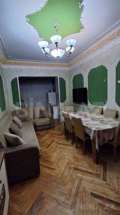 3 otaqlı Köhnə tikili, Elmlər Akademiyası m., Bakı