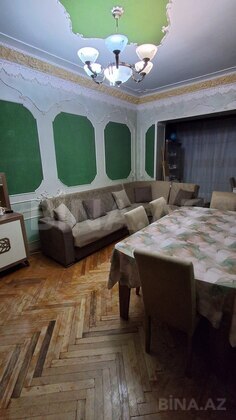 3 otaqlı Köhnə tikili, Elmlər Akademiyası m., Bakı