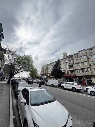 3 otaqlı Köhnə tikili, Elmlər Akademiyası m., Bakı