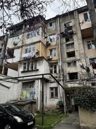 3 otaqlı Köhnə tikili, Elmlər Akademiyası m., Bakı