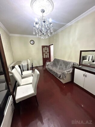 3 otaqlı Köhnə tikili, Qara Qarayev m., Bakı