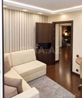 3 otaqlı Köhnə tikili, Şah İsmayıl Xətai m., Bakı