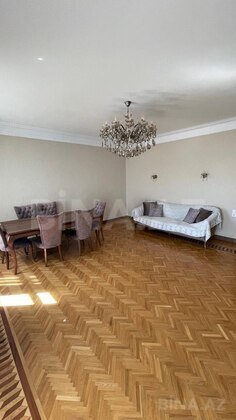 3 otaqlı Köhnə tikili, İçəri Şəhər m., Bakı