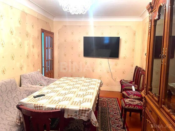 3 otaqlı Köhnə tikili, Bakıxanov q., Bakı