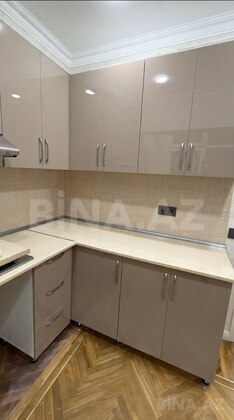 3 otaqlı Köhnə tikili, 8-ci mikrorayon q., Bakı