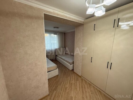 3 otaqlı Köhnə tikili, Elmlər Akademiyası m., Bakı