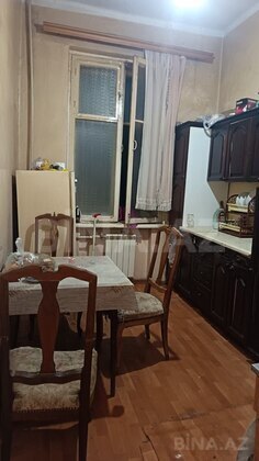 2 otaqlı Köhnə tikili, Elmlər Akademiyası m., Bakı