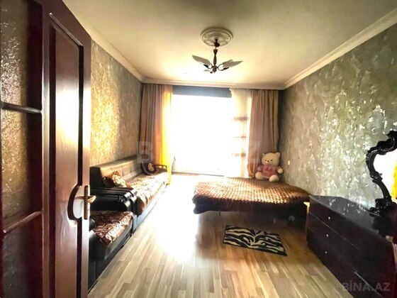 4 otaqlı Köhnə tikili, Xalqlar Dostluğu m., Bakı