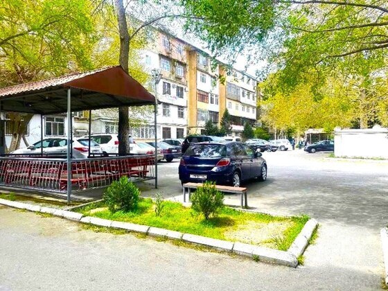 4 otaqlı Köhnə tikili, Xalqlar Dostluğu m., Bakı