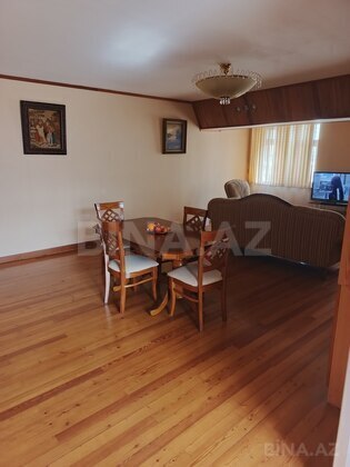 3 otaqlı Köhnə tikili, 28 May m., Bakı
