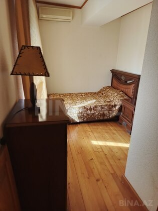 3 otaqlı Köhnə tikili, 28 May m., Bakı