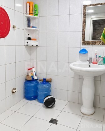 3 otaqlı Köhnə tikili, Memar Əcəmi m., Bakı