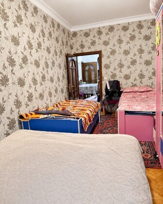 3 otaqlı Köhnə tikili, Memar Əcəmi m., Bakı