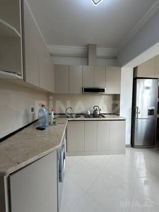 3 otaqlı Köhnə tikili, Həzi Aslanov m., Bakı