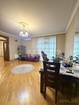 3 otaqlı Köhnə tikili, Şah İsmayıl Xətai m., Bakı