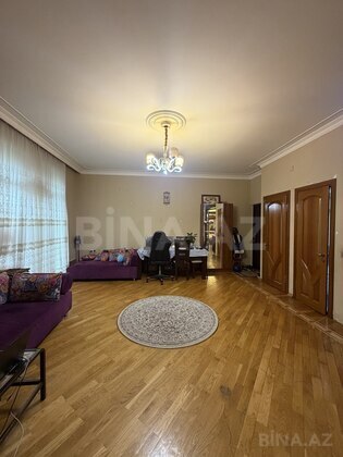 3 otaqlı Köhnə tikili, Şah İsmayıl Xətai m., Bakı