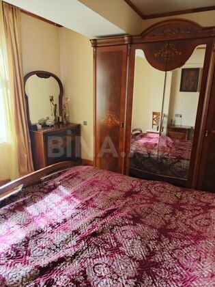 3 otaqlı Köhnə tikili, 28 May m., Bakı
