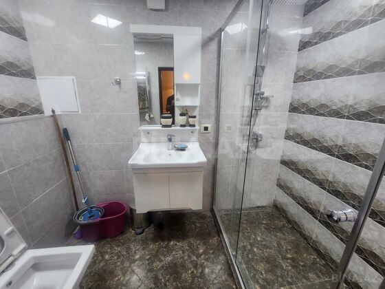 3 otaqlı Köhnə tikili, Şah İsmayıl Xətai m., Bakı