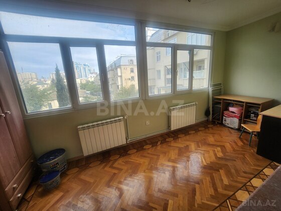 3 otaqlı Köhnə tikili, Şah İsmayıl Xətai m., Bakı