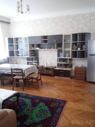 2 otaqlı Köhnə tikili, Nizami m., Bakı