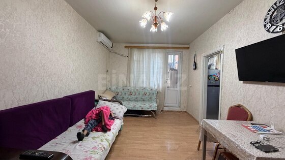 1 otaqlı Köhnə tikili, Memar Əcəmi m., Bakı