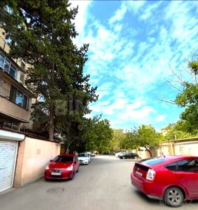 3 otaqlı Köhnə tikili, Bakıxanov q., Bakı