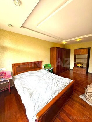 3 otaqlı Köhnə tikili, Bakıxanov q., Bakı