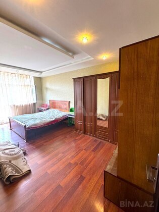 3 otaqlı Köhnə tikili, Bakıxanov q., Bakı