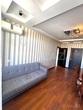 3 otaqlı Köhnə tikili, Bakıxanov q., Bakı