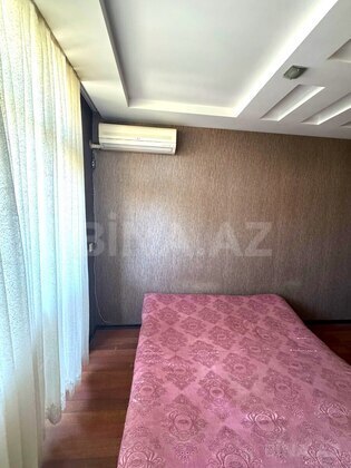 3 otaqlı Köhnə tikili, Bakıxanov q., Bakı