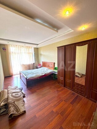 3 otaqlı Köhnə tikili, Bakıxanov q., Bakı