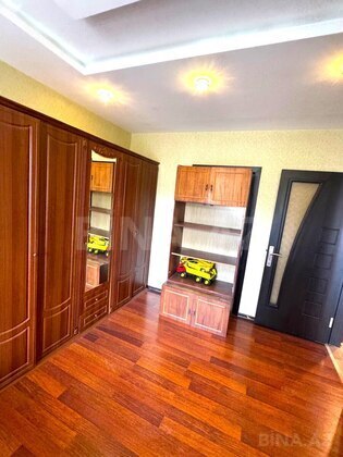 3 otaqlı Köhnə tikili, Bakıxanov q., Bakı
