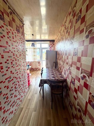 3 otaqlı Köhnə tikili, Bakıxanov q., Bakı