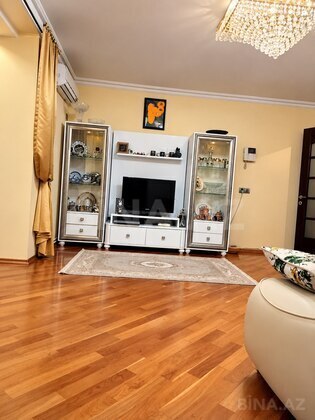 3 otaqlı Köhnə tikili, 20 Yanvar m., Bakı