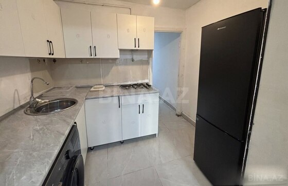 2 otaqlı Köhnə tikili, Elmlər Akademiyası m., Bakı