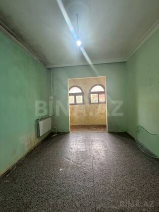 3 otaqlı Köhnə tikili, Massiv V q., Bakı