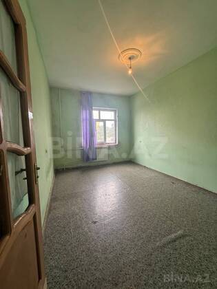 3 otaqlı Köhnə tikili, Massiv V q., Bakı