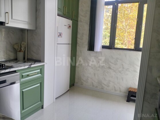 4 otaqlı Köhnə tikili, Yeni Yasamal q., Bakı