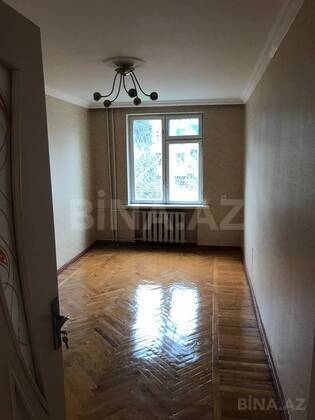 3 otaqlı Köhnə tikili, Elmlər Akademiyası m., Bakı