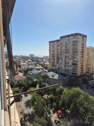 3 otaqlı Köhnə tikili, Həzi Aslanov m., Bakı