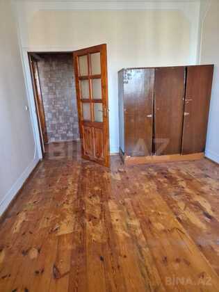 3 otaqlı Köhnə tikili, Həzi Aslanov m., Bakı