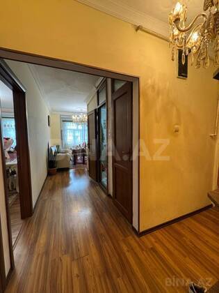3 otaqlı Köhnə tikili, Bakıxanov q., Bakı