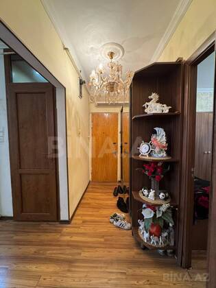 3 otaqlı Köhnə tikili, Bakıxanov q., Bakı